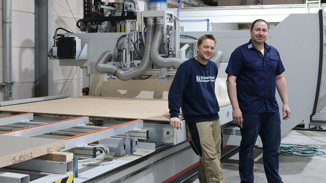 Клиентская ссылка K & M с обрабатывающим центром с ЧПУ Nextec 7735 Клиентская ссылка K & M с обрабатывающим центром с ЧПУ Nextec 7735